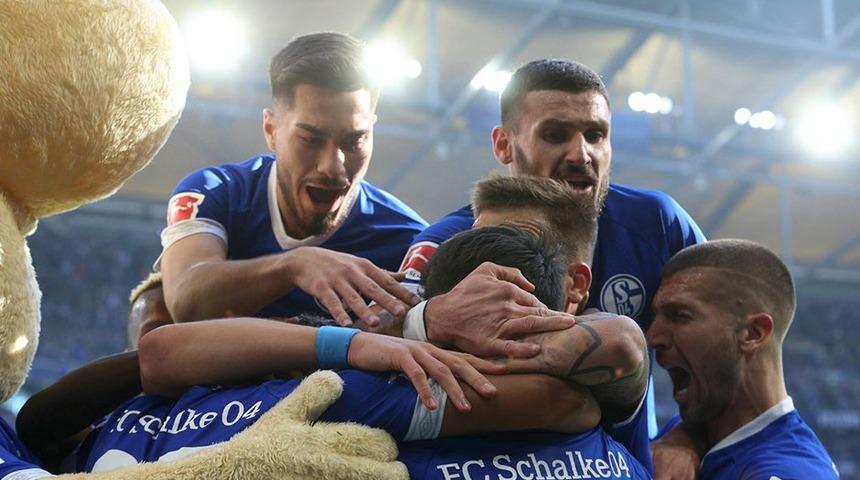 Schalke galibiyetle tanıştı