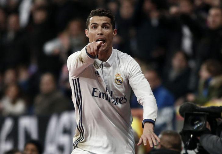 Cristiano Ronaldo: Messi zeki, İbrahimoviç güçlü, Beckham yakışıklı diye seviliyorlar. Ben ise sevilmiyorum çünkü bunların hepsi bende var.