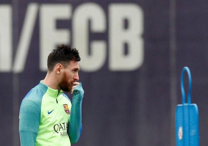 Lionel Messi: Ronaldo mu yoksa sen mi diye soranlara, Ronaldinho'nun hala hayatta oldugunu söyleyip konuyu kapatıyorum.