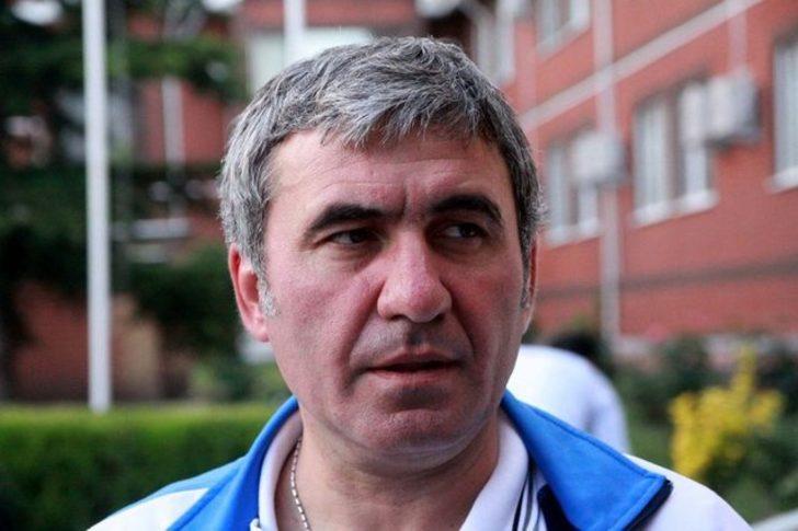 Gheorghe Hagi: Ben Galatasaray'a gelmekle kalmadım, Galatasaraylı oldum. Galatasaray'ı hissetmeye başladığım gün, imzasını kalbime attım.