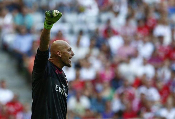 Christian Abbiati: Ne olduysa üç dakikada oldu. Hayatımın şokunu yaşadım. Galatasaray sanki uzaydan gelmiş gibiydi." (3-2'lik GS-Milan maçı için)