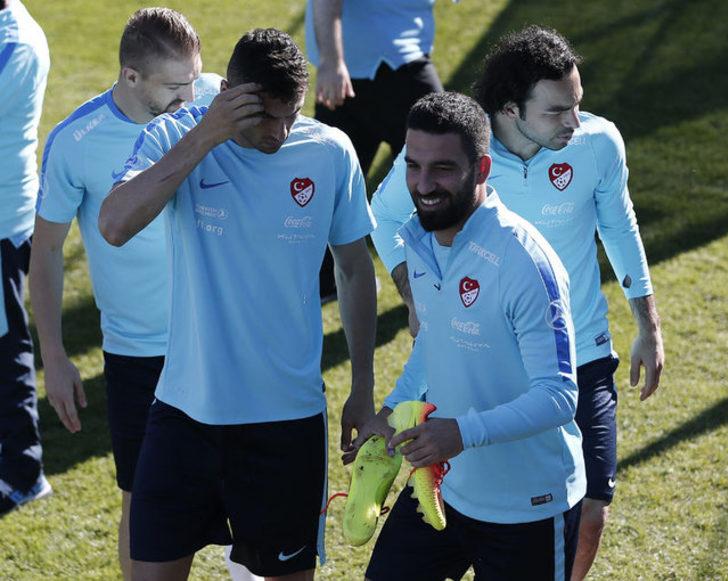 Arda Turan: Şimdi Burak'ın yanında Selçuk'un yanında bizim tipimizin konuşulacak hali yok.