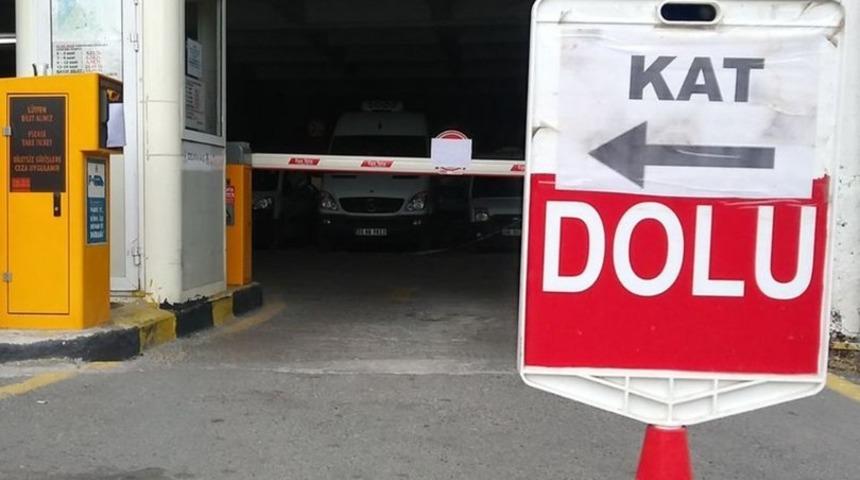 İzmir'de vatandaşlar otoparklara akın etti