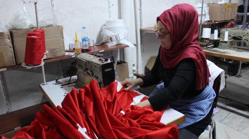 İpi, kumaşı ithal edilen Türk bayrağının maliyeti arttı