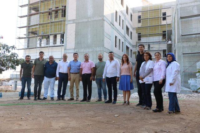 AK PartiliUslu, inşaat halindeki Demre Devlet Hastanesi’nde incelemelerde bulundu