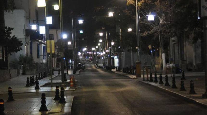 Bodrum'a 'fırtına' darbesi! Sokaklar bomboş, bu anons yapıldı