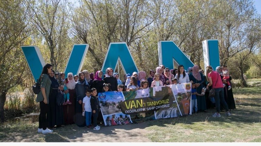 G&uuml;venlik korucularının ailelerine Van gezisi