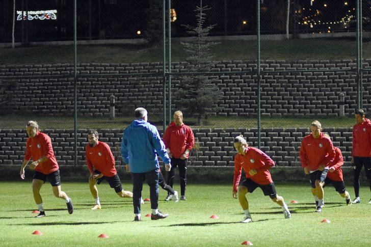 Teknik Direktör Özdilek, akşam antrenmanı yaptı G2