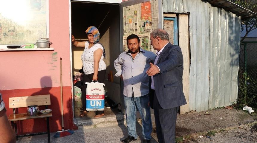 Kömürlükte yaşayan aileyi yalnız bırakmadılar