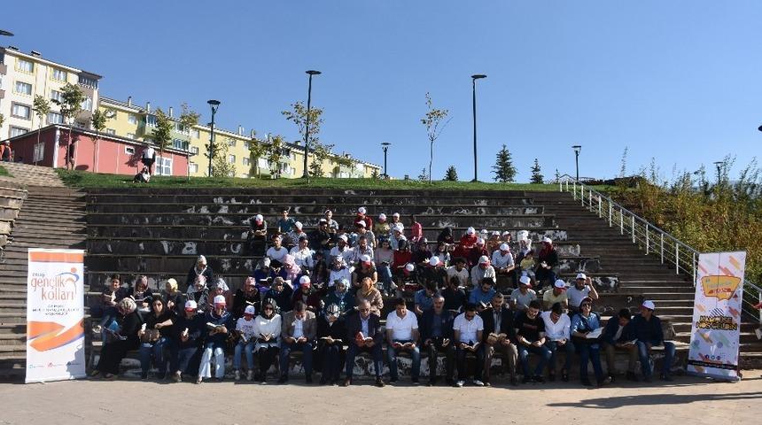 Kentin ileri gelenleri sokakta kitap okudu