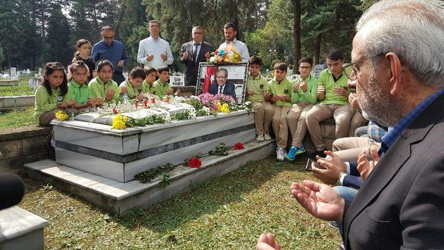 Eski Bakan Avni Akyol kabri başında anıldı