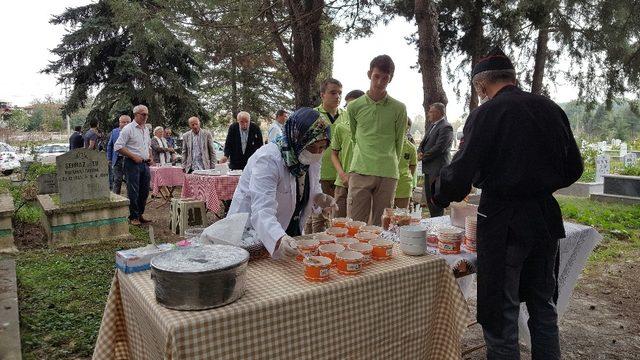 Eski Bakan Avni Akyol kabri başında anıldı