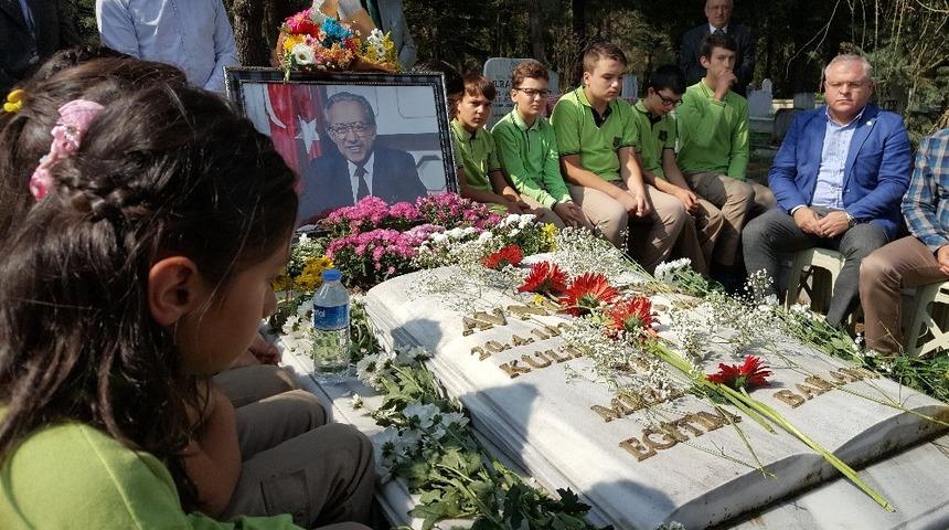 Eski Bakan Avni Akyol kabri başında anıldı