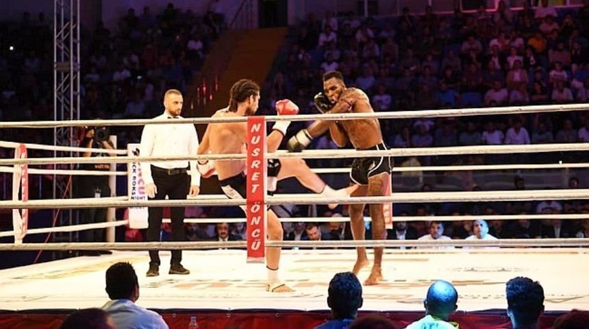 Şampiyon kickboks&ccedil;ular Malatya&rsquo;da ringe &ccedil;ıktı