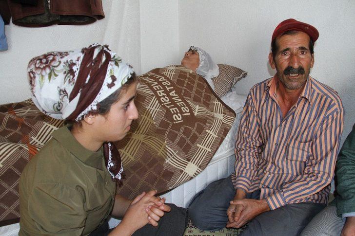 Felçli eşini sırtında taşıyor G4