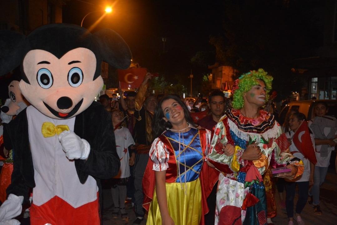 Nar ve kurutmalık festivalinde renkli g&ouml;r&uuml;nt&uuml;ler