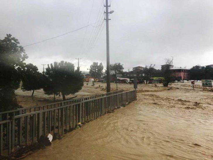Meteoroloji'den son dakika uyarısı! Şiddetli yağış iki ilçeyi vurdu  G5