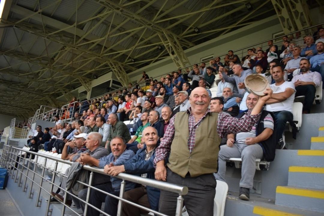 K&ouml;yler Ligi&rsquo;nde şampiyon Yenikaraağa&ccedil;spor