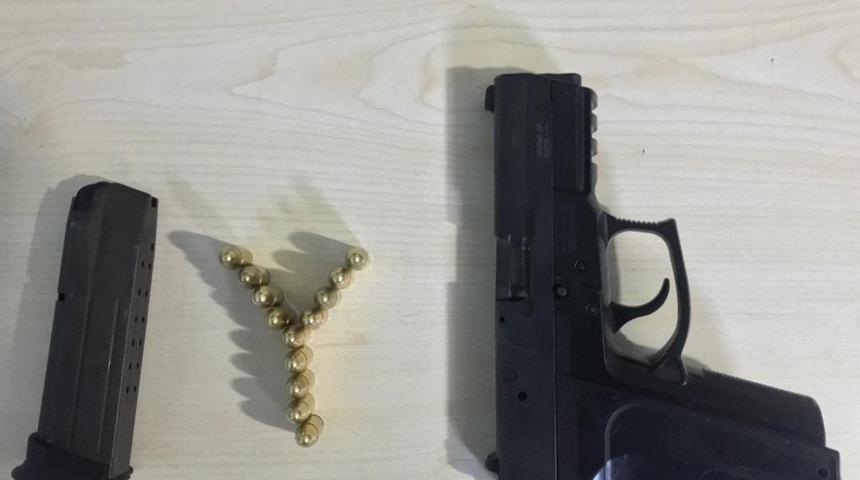 Uygulamada ruhsatsız tabanca ele ge&ccedil;irildi