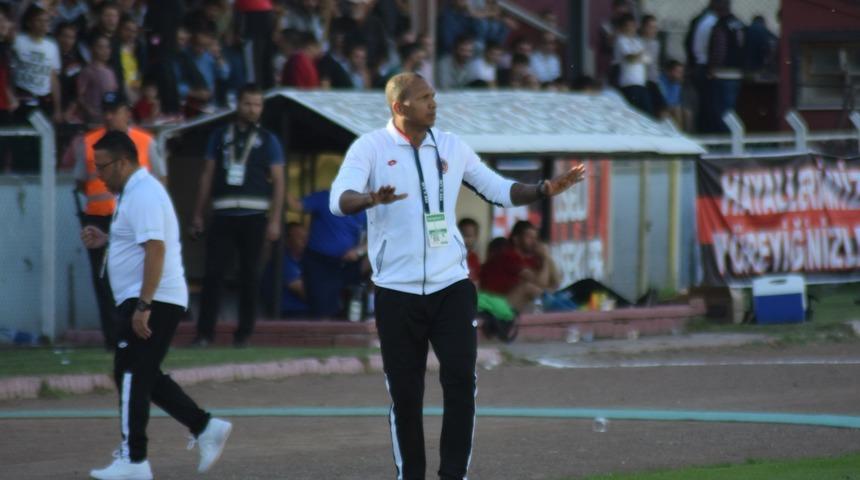 Mehmet Aurelio, Çorum Belediyespor'un başındaki ilk maçta 3 puana uzandı