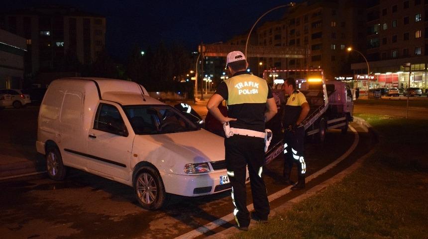 Hafif ticari ara&ccedil; takla attı: 1 yaralı