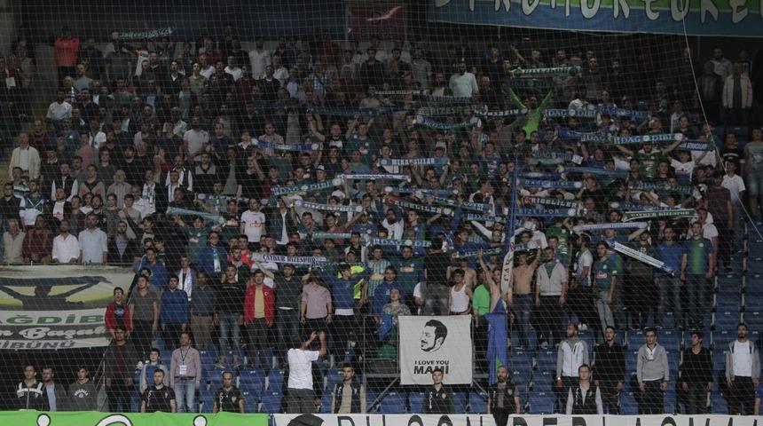 &Ccedil;aykur Rizespor taraftarı 'Fenerbah&ccedil;e k&uuml;meye' diye bağırdı