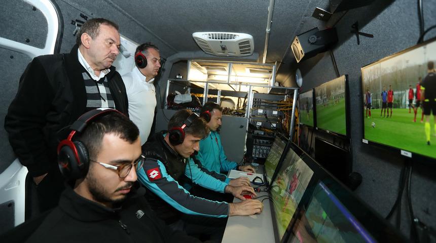 &Ccedil;aykur Rizespor-Fenerbah&ccedil;e ma&ccedil;ında VAR sistemi devre dışı kaldı!