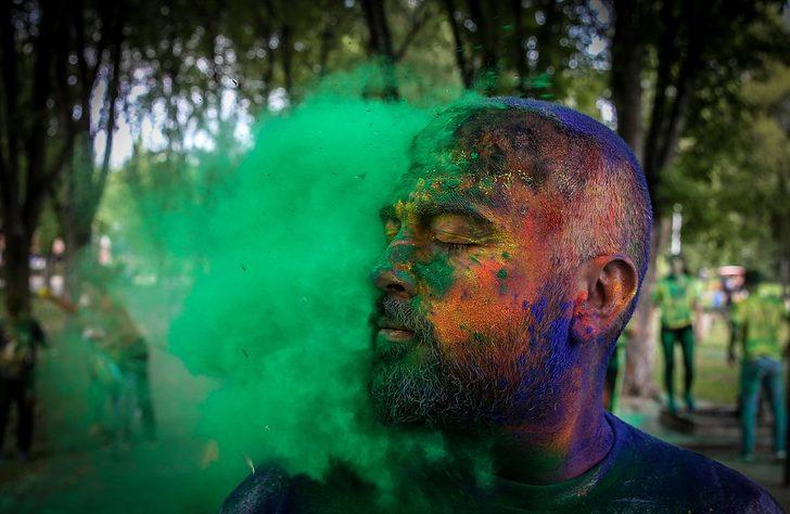 Renkli toz yağmurları altında koştular!  G2