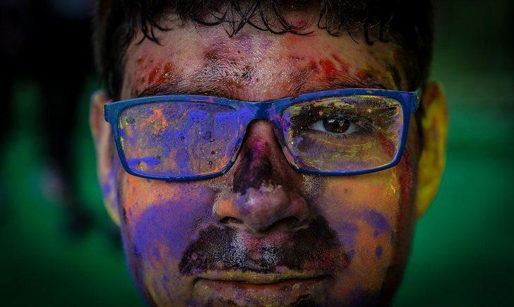 Renkli toz yağmurları altında koştular!  G3