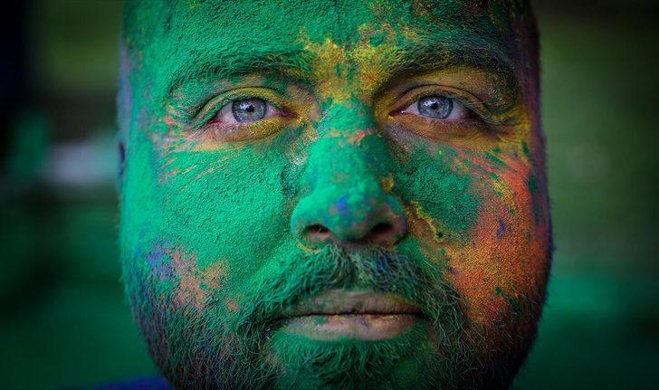 Renkli toz yağmurları altında koştular!  G4