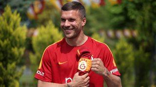 Podolski'den F.Bahçe'ye gönderme!
