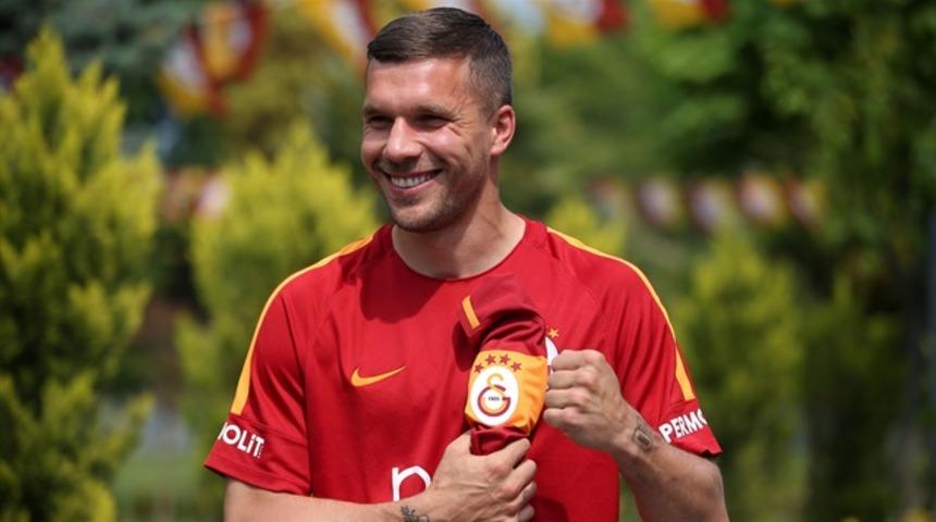 Podolski'den F.Bahçe'ye gönderme!