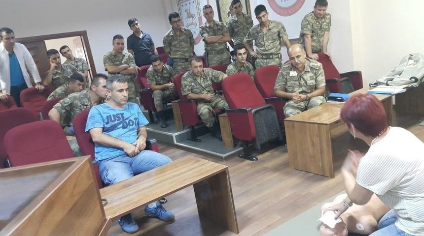 Askerlere ilk yardım eğitimi verildi