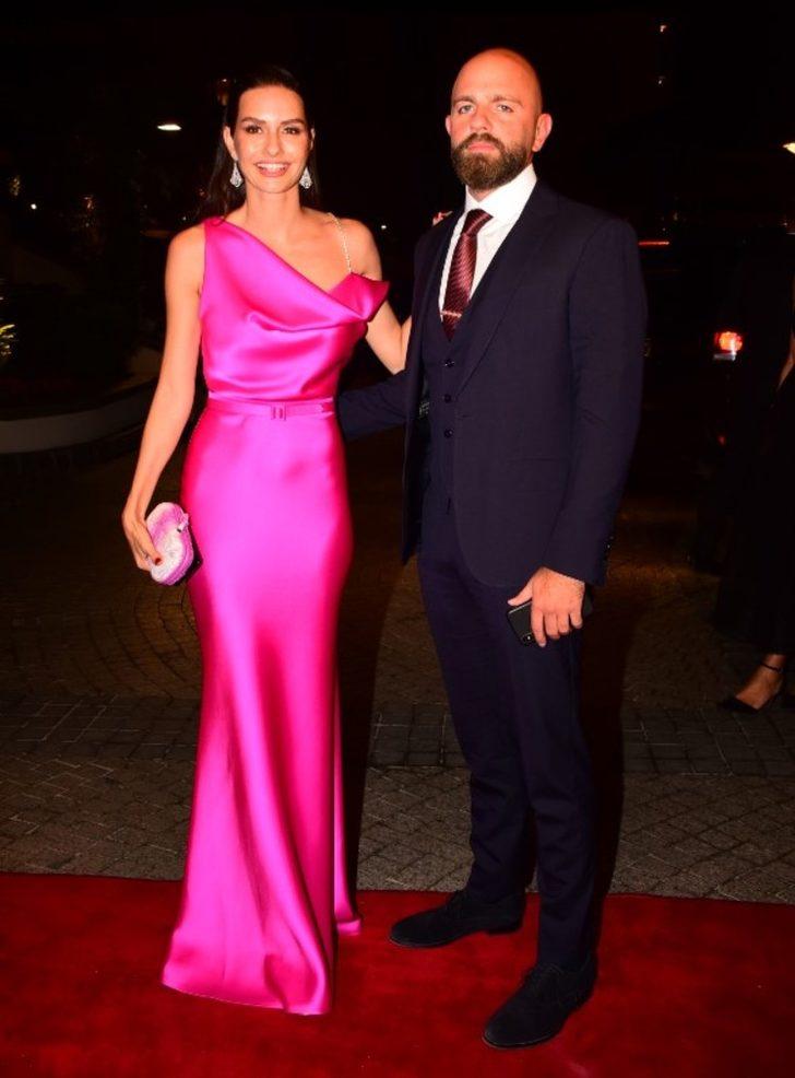 Bensu Soral ve Hakan Baş'ın düğününe Dilan Deniz damga vurdu G4