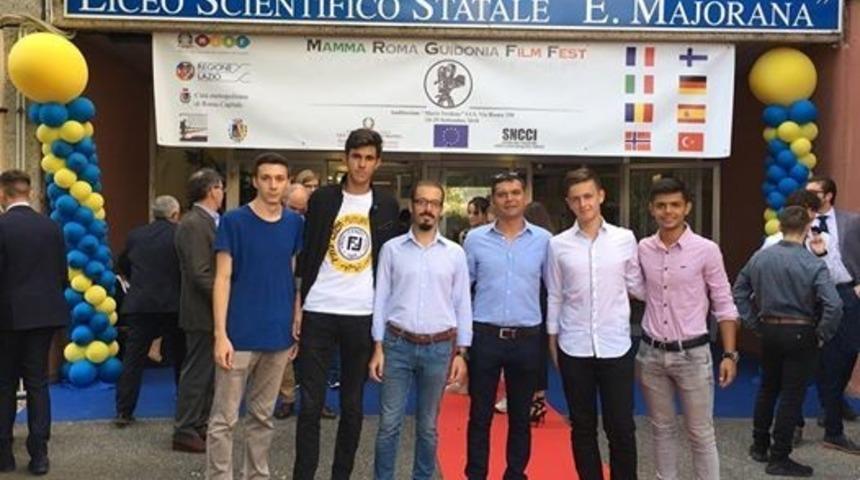 Biga&rsquo;lı &ouml;ğrenciler, Guıdonıa Uluslararası Film Festivalinde birinci oldu