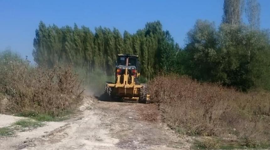 &Ccedil;avdarhisarda tarım alanlarına giden yol &ccedil;alışmaları