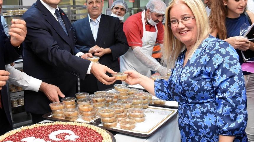 Adana Adliyesi&rsquo;nde 3 bin kişilik aşure ikramı