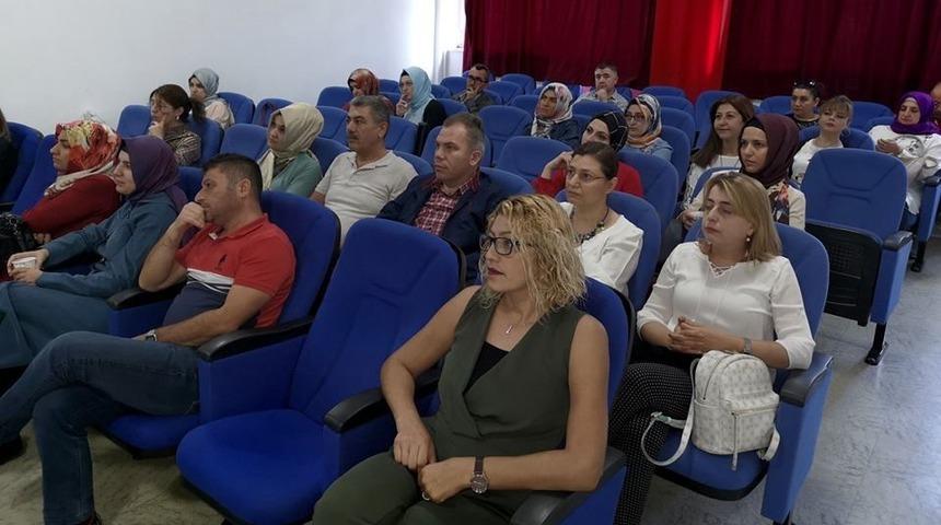 Sağlık personeline verilen &rsquo;Farkındalık&rsquo; eğitimleri devam ediyor