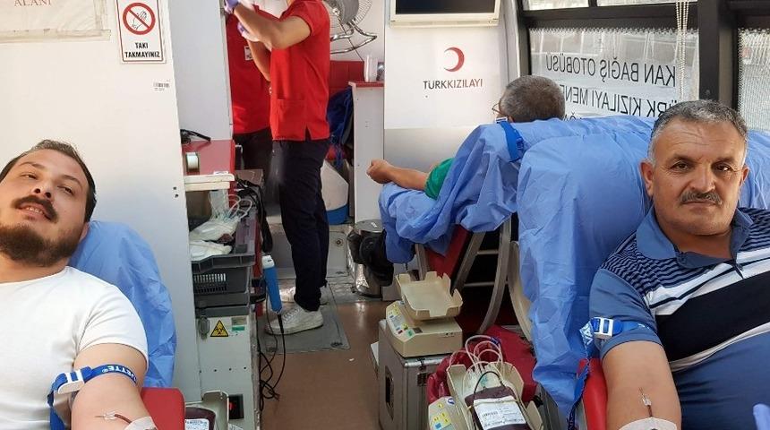 Nazillili AK Partililerden Kızılay&rsquo;a kan desteği