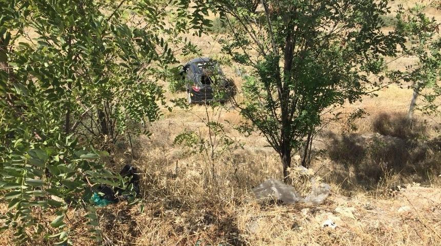 Otomobil şarampole yuvarlandı: 1 Yaralı