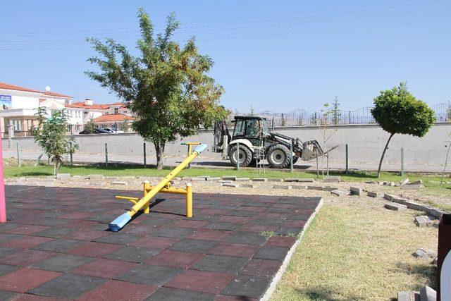 Beypazarı’nda parklara bakım ve onarım