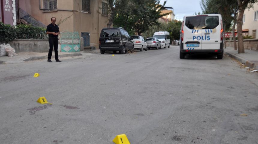 Satır ve bıçaklarla birbirlerine girdiler! Yaralılar var