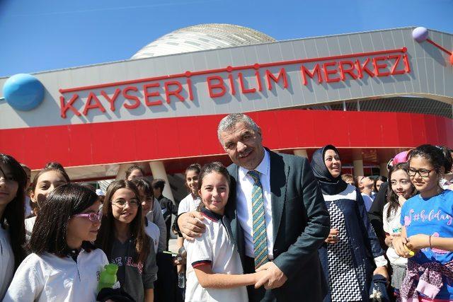 Kayseri Bilim Merkezi’ni de Bilim Şenliği’ni de sevdi