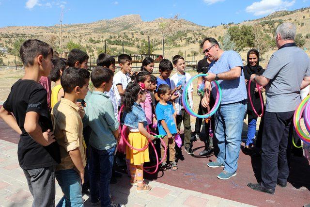 Şırnak'ta yaşlılar ile çocuklara piknik ve müzikli eğlence