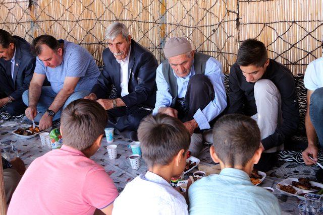 Şırnak'ta yaşlılar ile çocuklara piknik ve müzikli eğlence