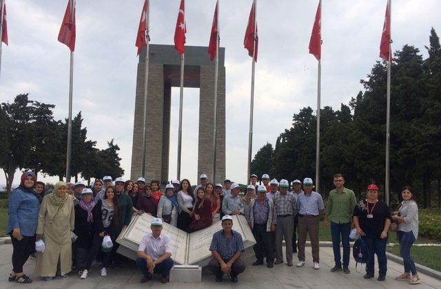 Saruhanlı Belediyesi 12 mahalleyi Çanakkale’ye götürdü