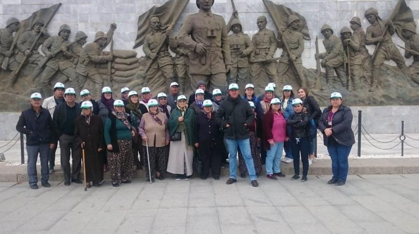 Saruhanlı Belediyesi 12 mahalleyi &Ccedil;anakkale&rsquo;ye g&ouml;t&uuml;rd&uuml;