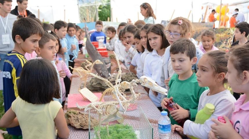D&uuml;zce &Uuml;niversitesi Ak&ccedil;akoca bilime yelken a&ccedil;tı şenliğine katıldı