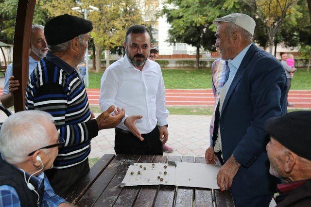 Başkan Ercan, vatandaşlarla çay içti, istişarelerde bulundu