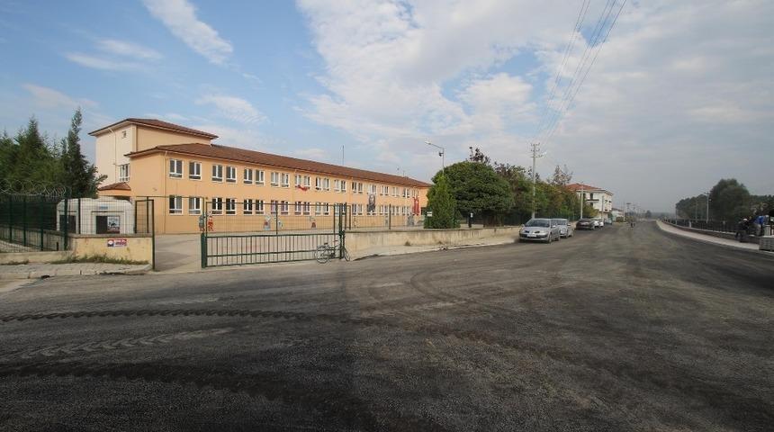 Akyazı&rsquo;da asfalt &ccedil;alışmaları s&uuml;r&uuml;yor